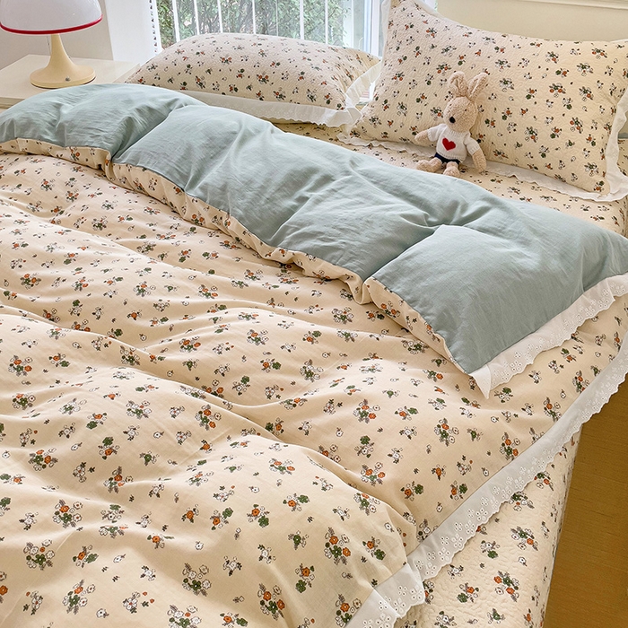 91家纺网 家纺一手货源 找家纺 羽爱家纺 2024新款A类双层纱棉花芯床盖套件 小花朵