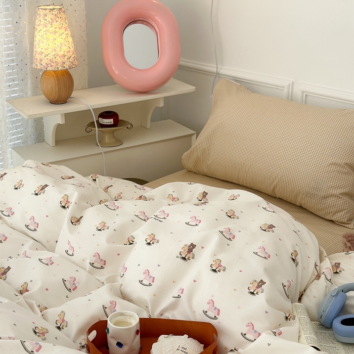 91家纺网 家纺一手货源 找家纺 昔可家纺 2024新款全棉卡通印花系列四件套 木马小熊