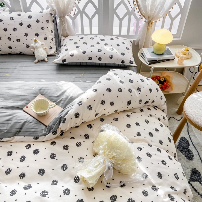 91家纺网 家纺一手货源 找家纺 宜家坊 2024新款全棉13070小清新印花四件套-拍摄二 黑白恋曲