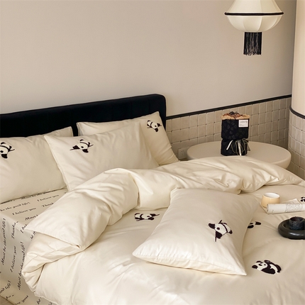 荣轩家居 2024新款亲肤舒适全棉精梳棉卡通系列四件套 熊猫奶油白