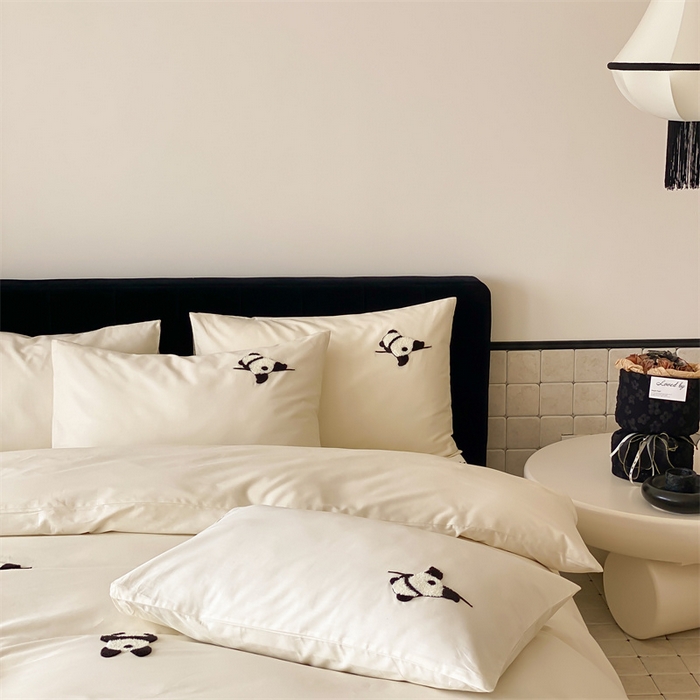 91家纺网 家纺一手货源 找家纺 荣轩家居 2024新款亲肤舒适全棉精梳棉卡通系列四件套 熊猫奶油白