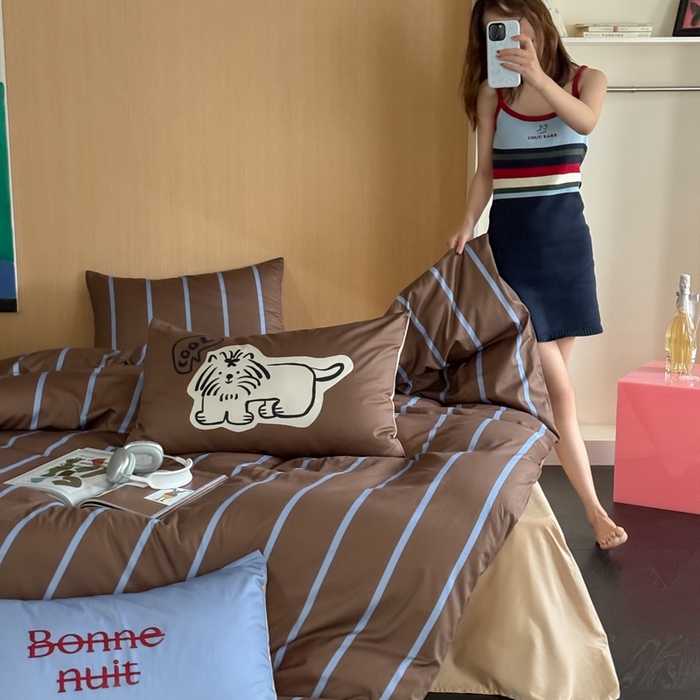 91家纺网 家纺一手货源 找家纺 圆岛家纺 2024新款春夏40支趣味全棉数码印花四件套 美拉德狗