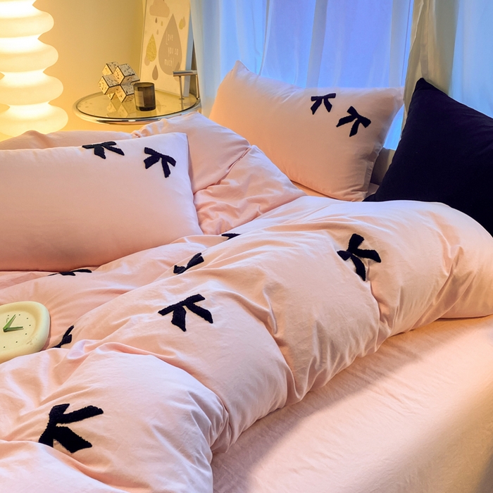 91家纺网 家纺一手货源 找家纺 葡萄家 2024新款超柔水洗棉毛巾绣四件套 毛巾绣水洗棉-蝴蝶结粉