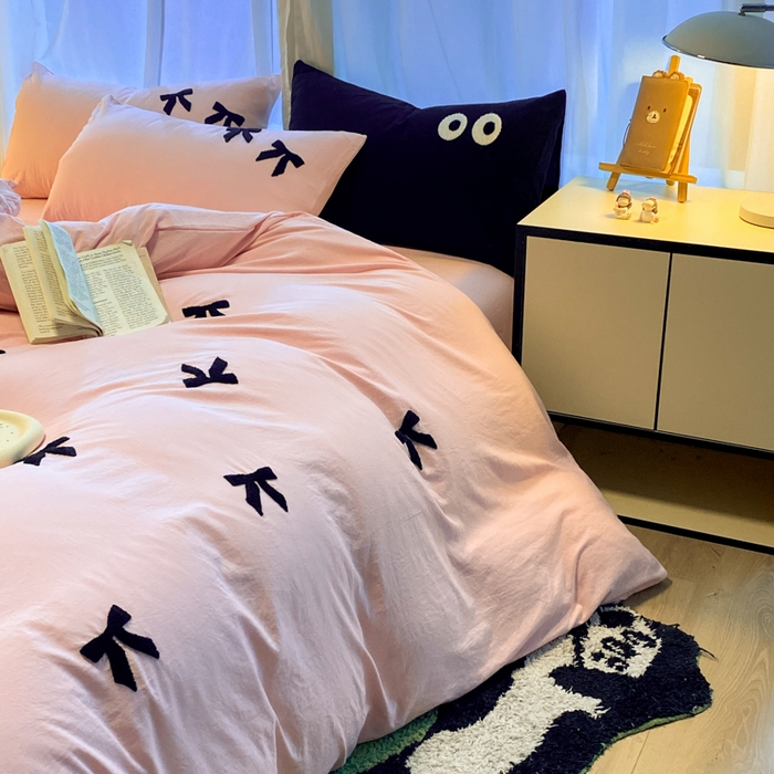 91家纺网 家纺一手货源 找家纺 葡萄家 2024新款超柔水洗棉毛巾绣四件套 毛巾绣水洗棉-蝴蝶结粉