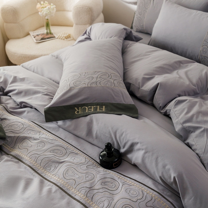 91家纺网 家纺一手货源 找家纺 艾莱家纺  2024新款A类全棉水洗棉加厚绣花四件套 威廉-蓝莓灰