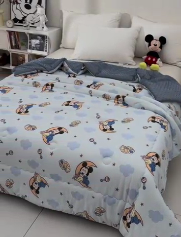 91家纺网 家纺一手货源 找家纺 艾兜坊 2024新款A类针织凉感大豆夏被 晚安米奇