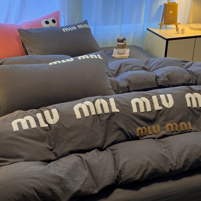 91家纺网 家纺一手货源 找家纺 葡萄家 2024新款超柔水洗棉毛巾绣四件套 毛巾绣水洗棉-字母深灰