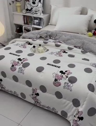 91家纺网 家纺一手货源 找家纺 艾兜坊 2024新款A类针织凉感大豆夏被 圆点米妮