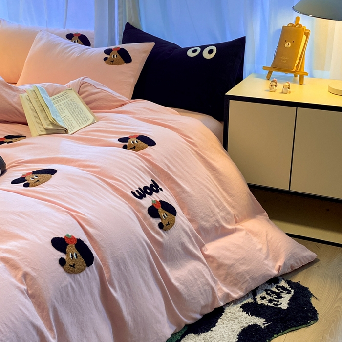 91家纺网 家纺一手货源 找家纺 葡萄家 2024新款超柔水洗棉毛巾绣四件套 毛巾绣水洗棉-甜心狗粉