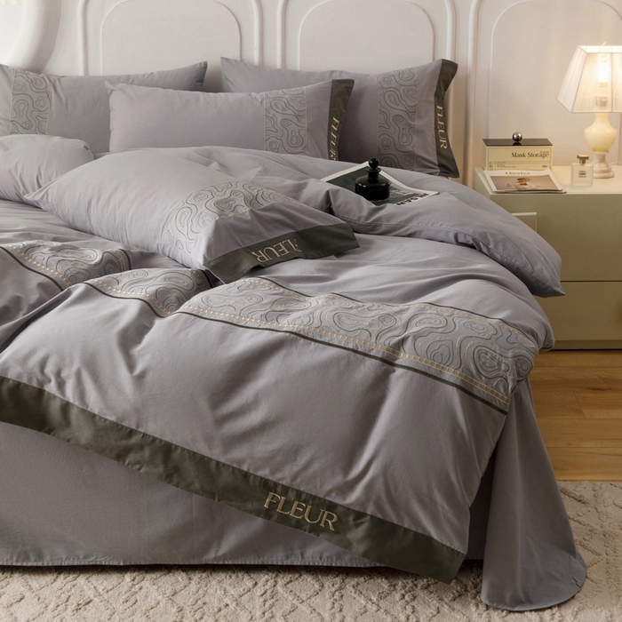 91家纺网 家纺一手货源 找家纺 艾莱家纺  2024新款A类全棉水洗棉加厚绣花四件套 威廉-蓝莓灰