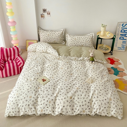 91家纺网 家纺一手货源 找家纺 乐童家纺 2024新款直播爆款13070纯棉印花吊边款一字绣四件套 碎花萌兔