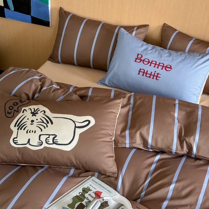 91家纺网 家纺一手货源 找家纺 圆岛家纺 2024新款春夏40支趣味全棉数码印花四件套 美拉德狗