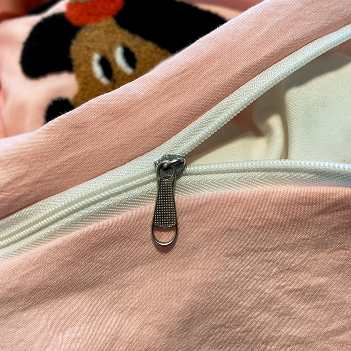 91家纺网 家纺一手货源 找家纺 葡萄家 2024新款超柔水洗棉毛巾绣四件套 毛巾绣水洗棉-甜心狗粉