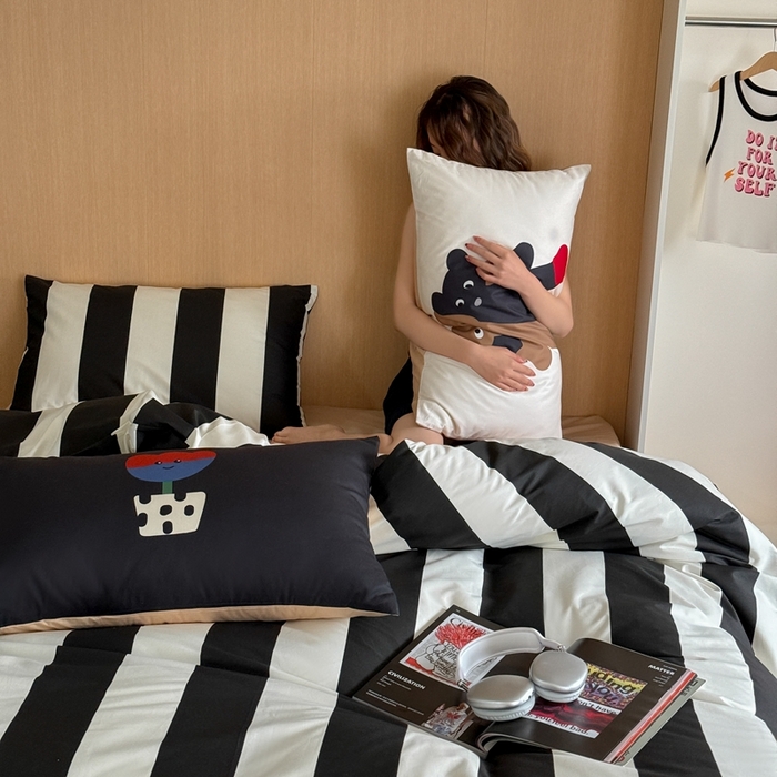 91家纺网 家纺一手货源 找家纺 圆岛家纺 2024新款春夏40支趣味全棉数码印花四件套 伙伴熊