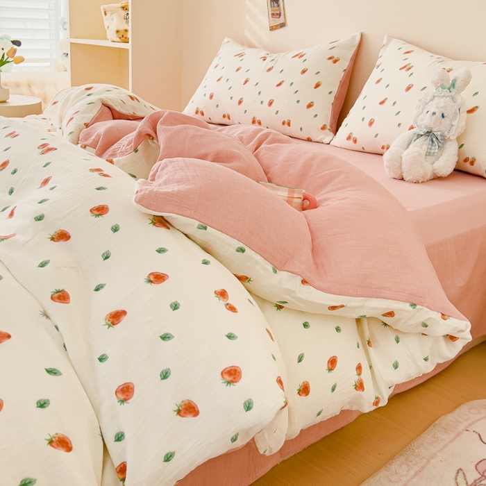 91家纺网 家纺一手货源 找家纺 木楌  2025新款全棉A类皱皱纱印花四件套 清新草莓