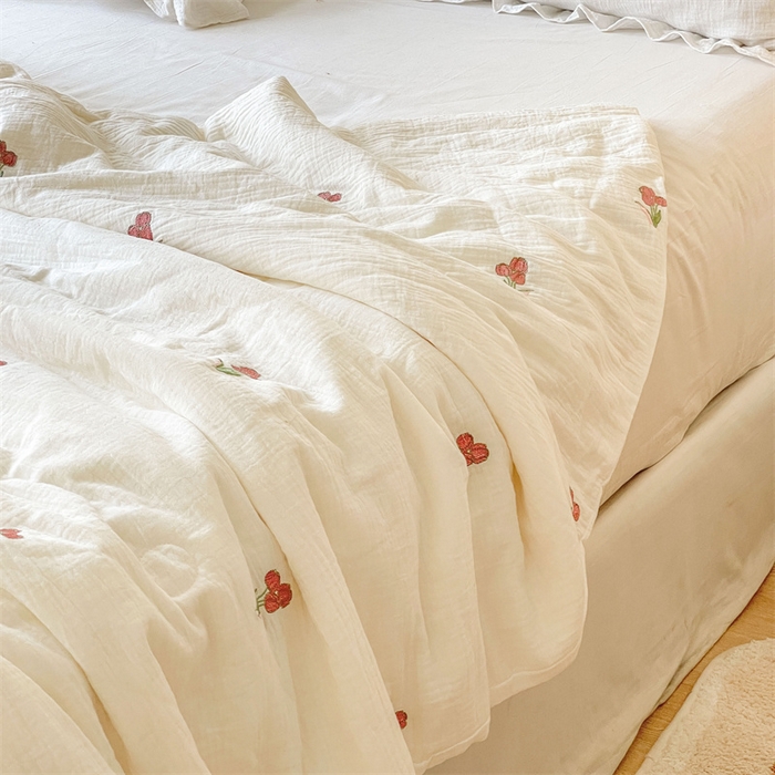 91家纺网 家纺一手货源 找家纺 （总）木楌 2025年新款双层皱皱纱刺绣款夏被大豆被