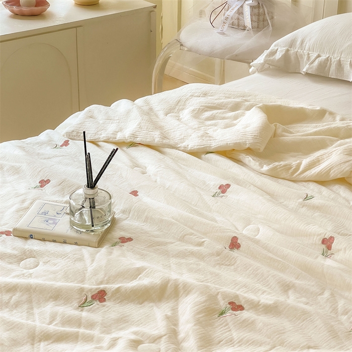 91家纺网 家纺一手货源 找家纺 （总）木楌 2025年新款双层皱皱纱刺绣款夏被大豆被