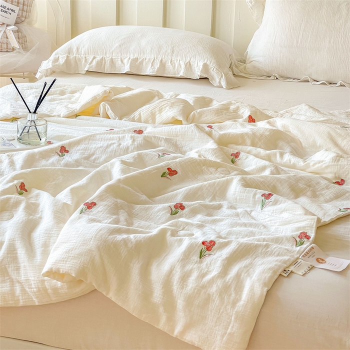 91家纺网 家纺一手货源 找家纺 （总）木楌 2025年新款双层皱皱纱刺绣款夏被大豆被