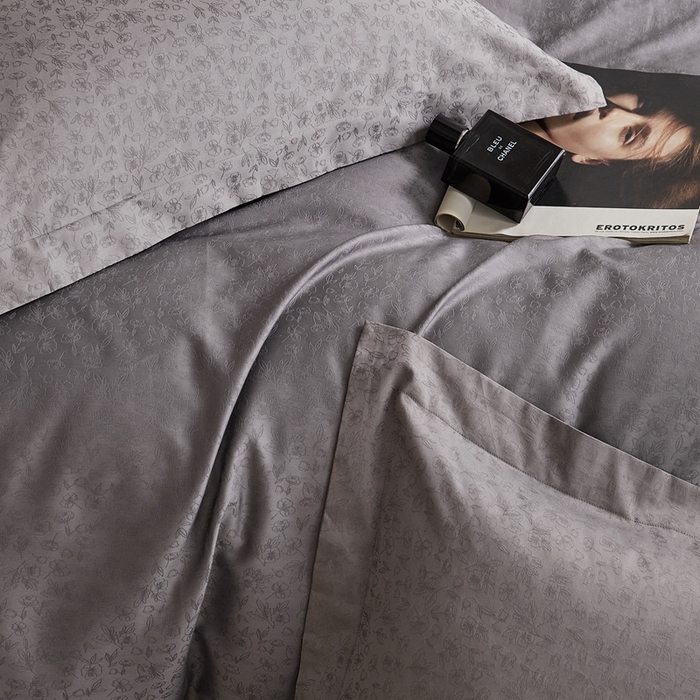 91家纺网 家纺一手货源 找家纺 梦享生活家居 2024新款100支全棉提花贡缎四件套 唯美之歌（雾灰）