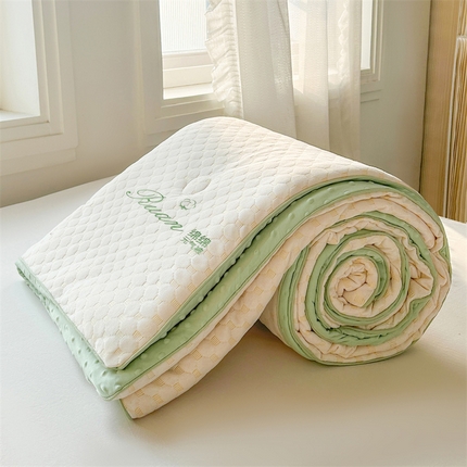 91家纺网 家纺一手货源 找家纺 换种生活 2024新款A类绵绵元气空气层夏被 奶油绿