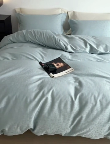 91家纺网 家纺一手货源 找家纺 梦享生活家居 2024新款100支全棉提花贡缎四件套 唯美之歌（湖蓝）