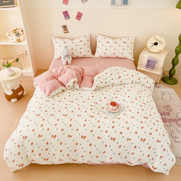 91家纺网 家纺一手货源 找家纺 木楌  2025新款全棉A类皱皱纱印花四件套 清新草莓