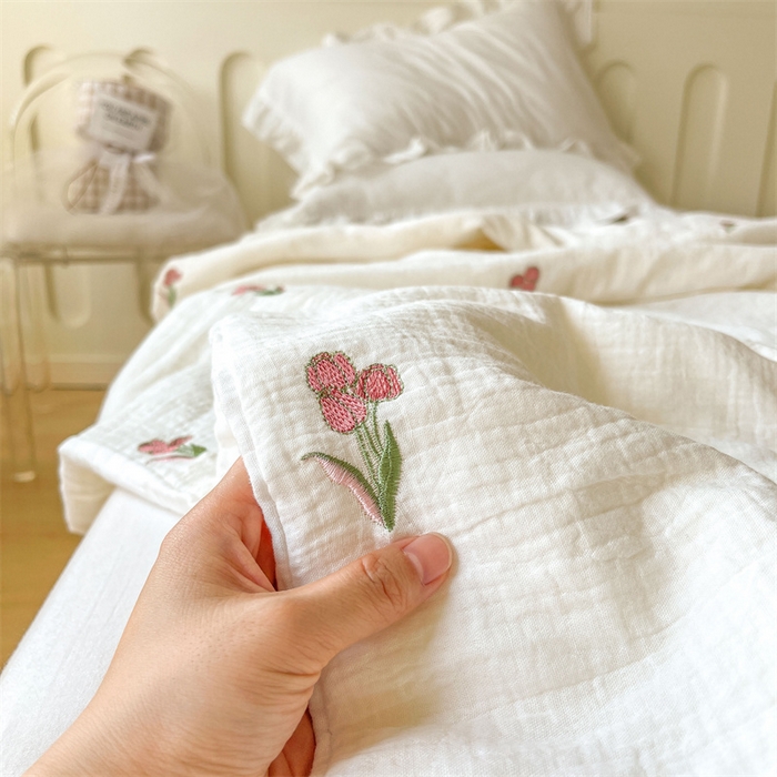 91家纺网 家纺一手货源 找家纺 （总）木楌 2025年新款双层皱皱纱刺绣款夏被大豆被