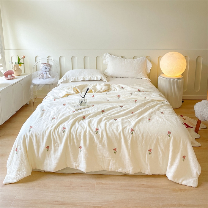 91家纺网 家纺一手货源 找家纺 （总）木楌 2025年新款双层皱皱纱刺绣款夏被大豆被