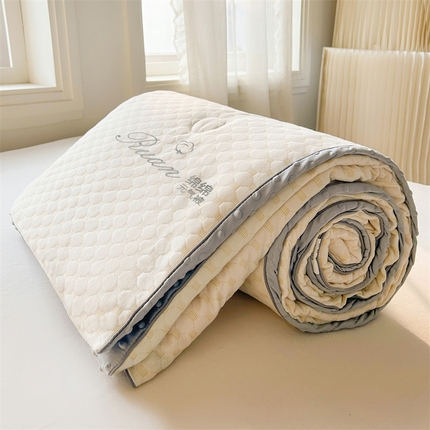 91家纺网 家纺一手货源 找家纺 换种生活 2024新款A类绵绵元气空气层夏被 雅致灰