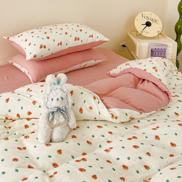 91家纺网 家纺一手货源 找家纺 木楌  2025新款全棉A类皱皱纱印花四件套 清新草莓