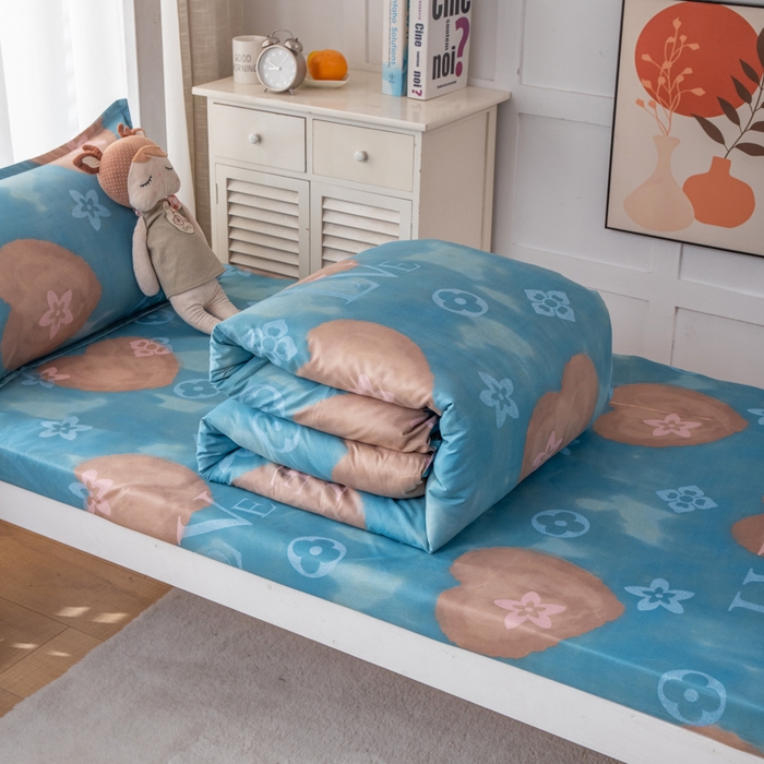 91家纺网 家纺一手货源 找家纺 乐居坊 2024新款亲肤棉 美棉 芦荟棉四件套 学生宿舍床（2月） 魔都爱情