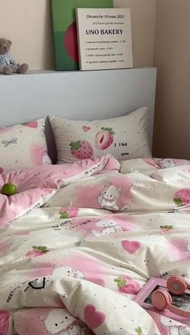 91家纺网 家纺一手货源 找家纺 时年 2024新款全棉数码大版趣味系列四件套 草莓喵