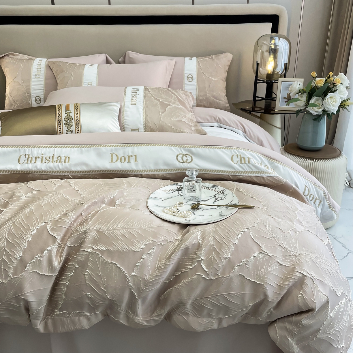 91家纺网 家纺一手货源 找家纺 布可家纺 2025新款轻奢精致浮雕刺绣提花四件套 茱丽叶-粉