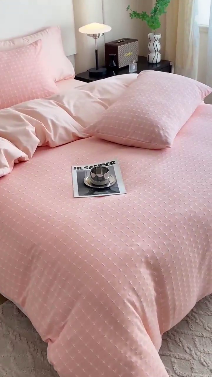 91家纺网 家纺一手货源 找家纺 蜜柚 2024新款全棉色织水洗提花四件套 凝脂裸粉