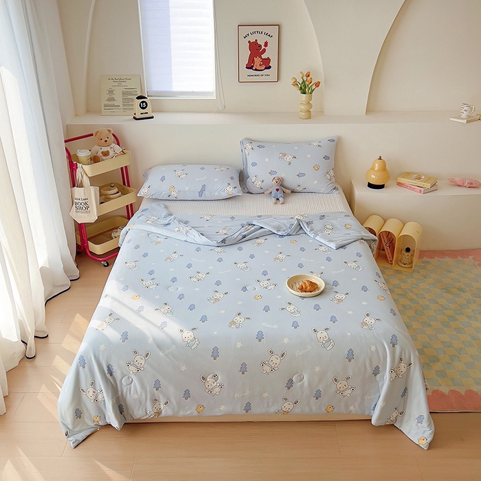 91家纺网 家纺一手货源 找家纺 木堇家居 2024新款10%大豆纤维针织棉夏被 滑板小狗-蓝