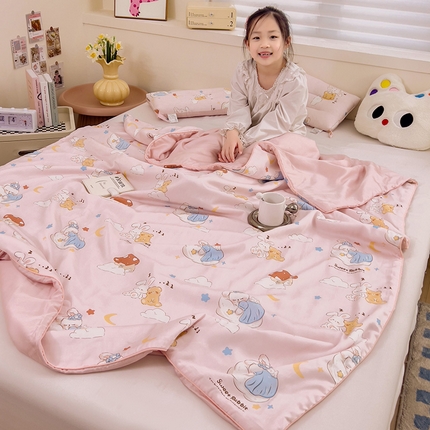 91家纺网 家纺一手货源 找家纺 十九色 2024新款60天丝印花儿童夏被 瞌睡兔