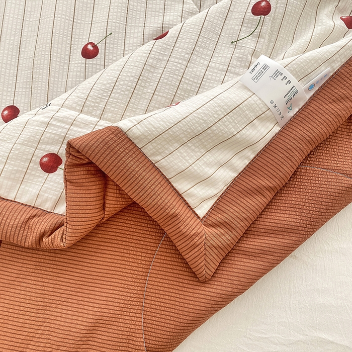 91家纺网 家纺一手货源 找家纺 金麦 2024新款A类有氧提花泡泡棉夏被 车厘子