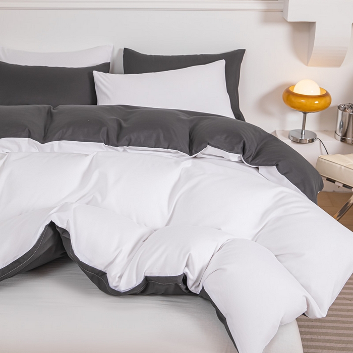 91家纺网 家纺一手货源 找家纺 莎臣豹 2025新款水洗棉磨毛纯色双拼简约风撞色单品被套 纯情白爱上高雅灰