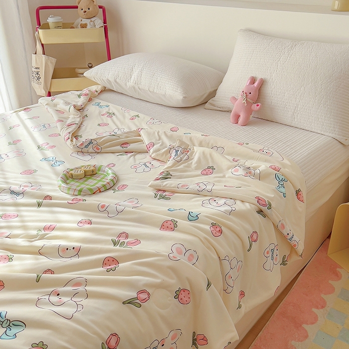 91家纺网 家纺一手货源 找家纺 木堇家居 2024新款10%大豆纤维针织棉夏被 奶油兔