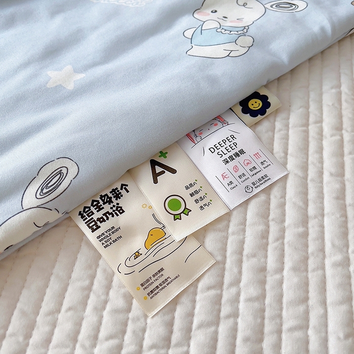 91家纺网 家纺一手货源 找家纺 木堇家居 2024新款10%大豆纤维针织棉夏被 滑板小狗-蓝