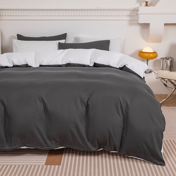 91家纺网 家纺一手货源 找家纺 莎臣豹 2025新款水洗棉磨毛纯色双拼简约风撞色单品被套 高雅灰爱上纯情白