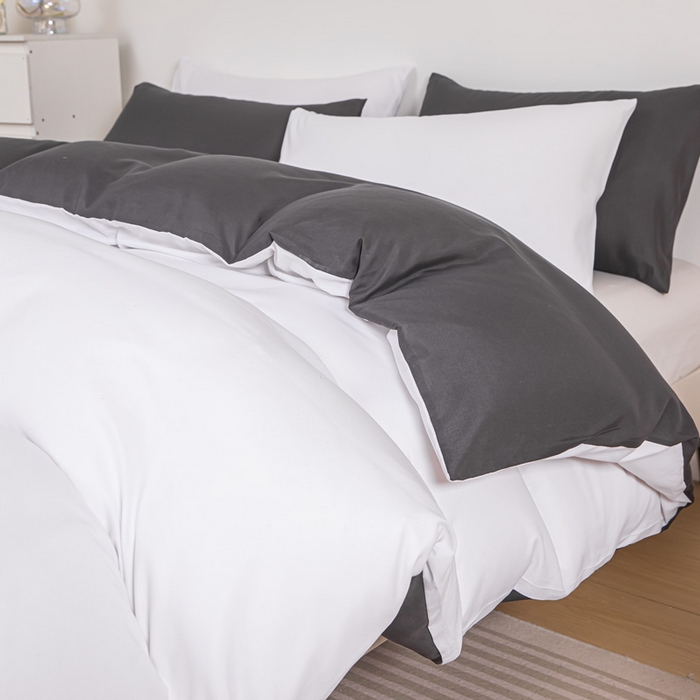 91家纺网 家纺一手货源 找家纺 莎臣豹 2025新款水洗棉磨毛纯色双拼简约风撞色单品被套 纯情白爱上高雅灰