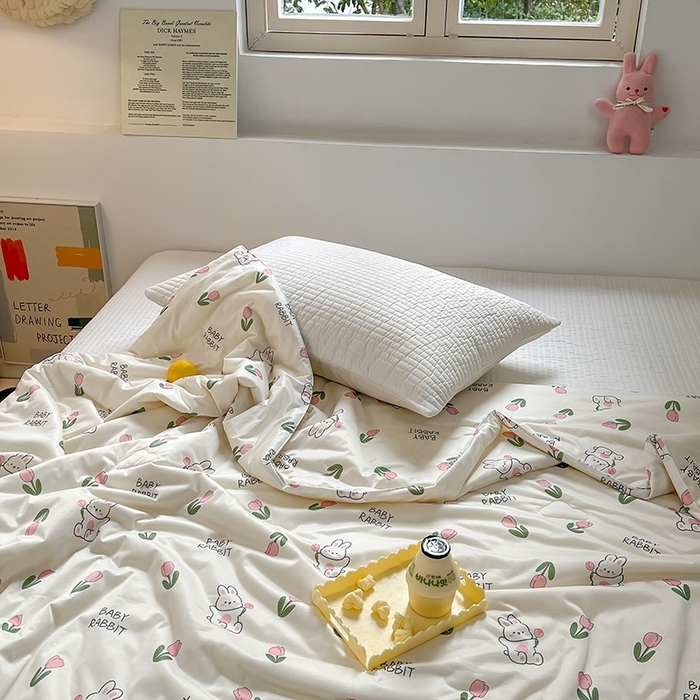 91家纺网 家纺一手货源 找家纺 木堇家居 2024新款10%大豆纤维针织棉夏被 baby兔