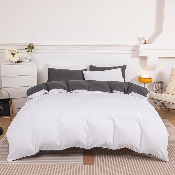 91家纺网 家纺一手货源 找家纺 莎臣豹 2025新款水洗棉磨毛纯色双拼简约风撞色单品被套 纯情白爱上高雅灰
