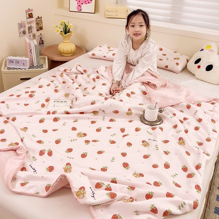 91家纺网 家纺一手货源 找家纺 十九色 2024新款60天丝印花儿童夏被 甜心草莓