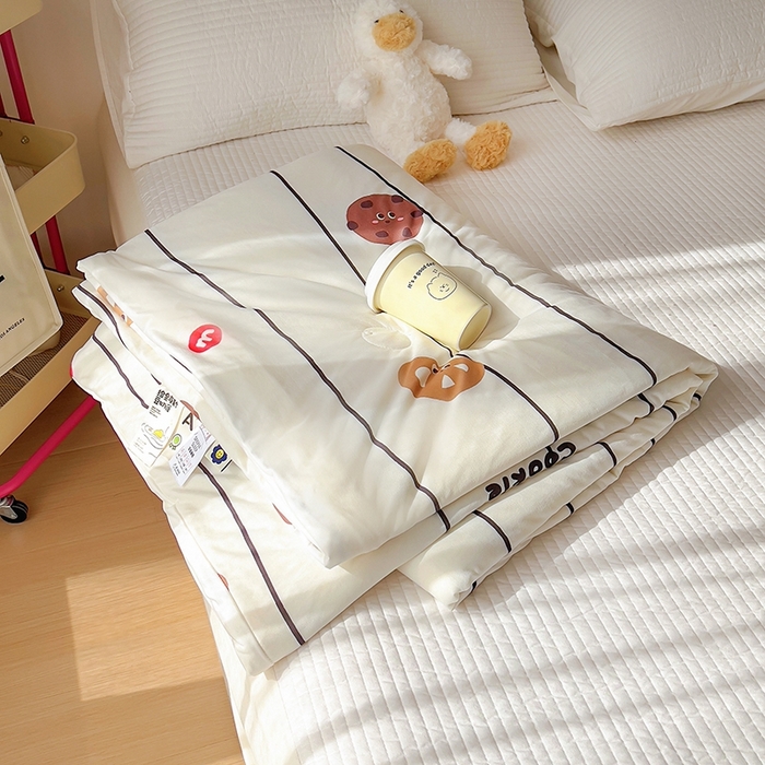 91家纺网 家纺一手货源 找家纺 木堇家居 2024新款10%大豆纤维针织棉夏被 条纹曲奇