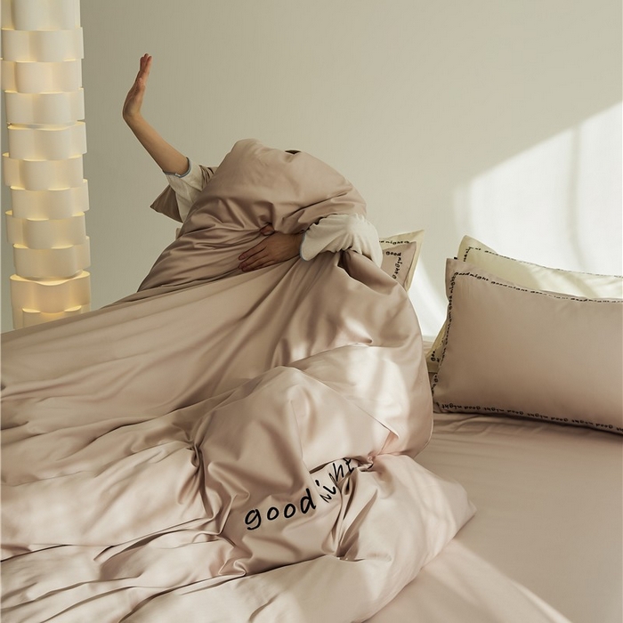 91家纺网 家纺一手货源 找家纺 新款高密全棉绣花四件套--晚安系列 常规版 晚安-脏脏粉