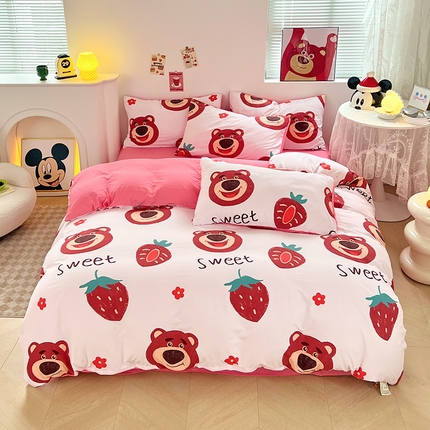 91家纺网 家纺一手货源 找家纺 卡斯诺 2025新款A类迪士尼水洗棉印花四件套（下载包包含买家秀） 甜美草莓熊