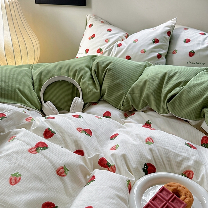 91家纺网 家纺一手货源 找家纺 阿曼达 2024春夏直播新款母婴级泡泡m皱皱纱水洗m印花四件套 草莓