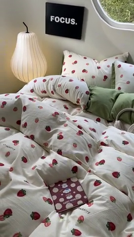 91家纺网 家纺一手货源 找家纺 阿曼达 2024春夏直播新款母婴级泡泡m皱皱纱水洗m印花四件套 草莓